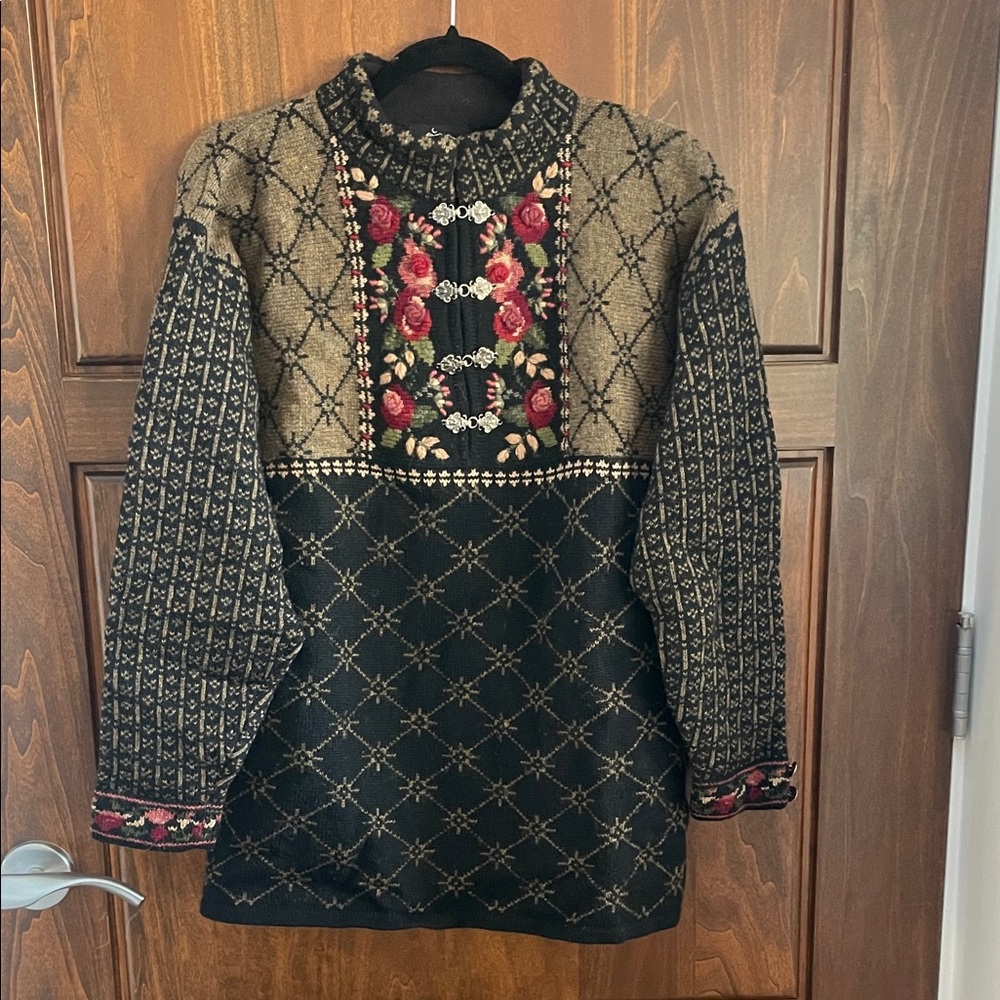 Floral Patterned Black and Beige Sweater